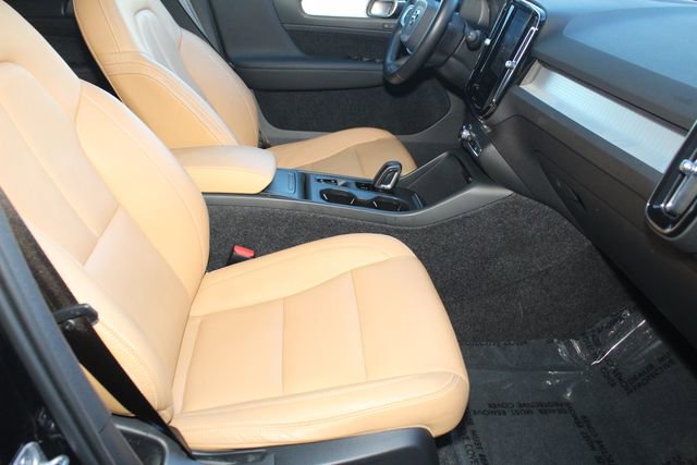 Used 2020 Volvo XC40 T5 Momentum w/ Protection Package Premier image 27