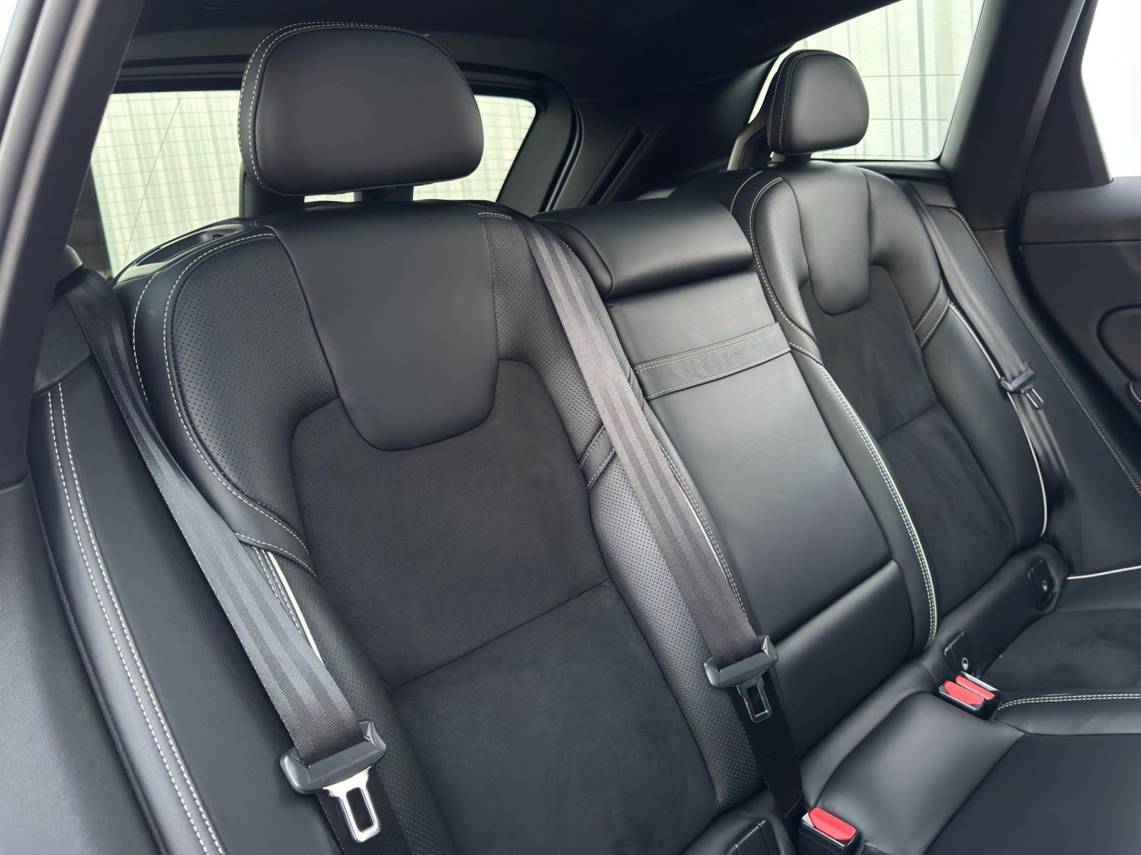 Used 2019 Volvo XC60 T5 R-Design w/ Protection Package image 37