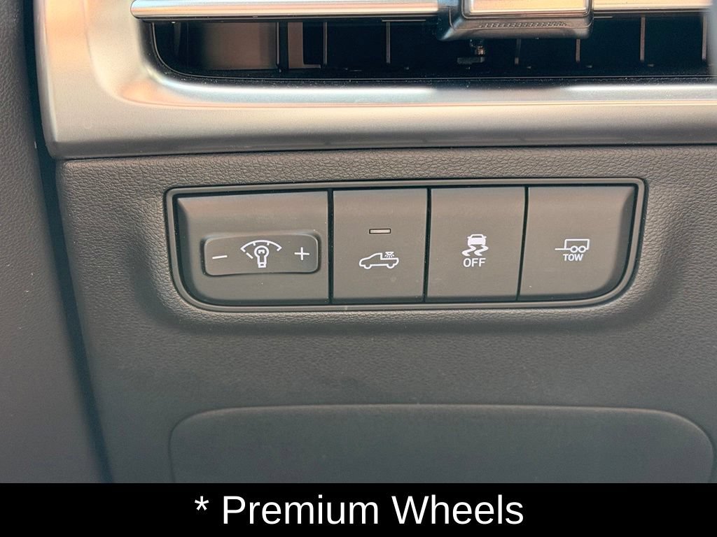 Certified 2025 Hyundai Santa Cruz Limited AWD/4WD image 37