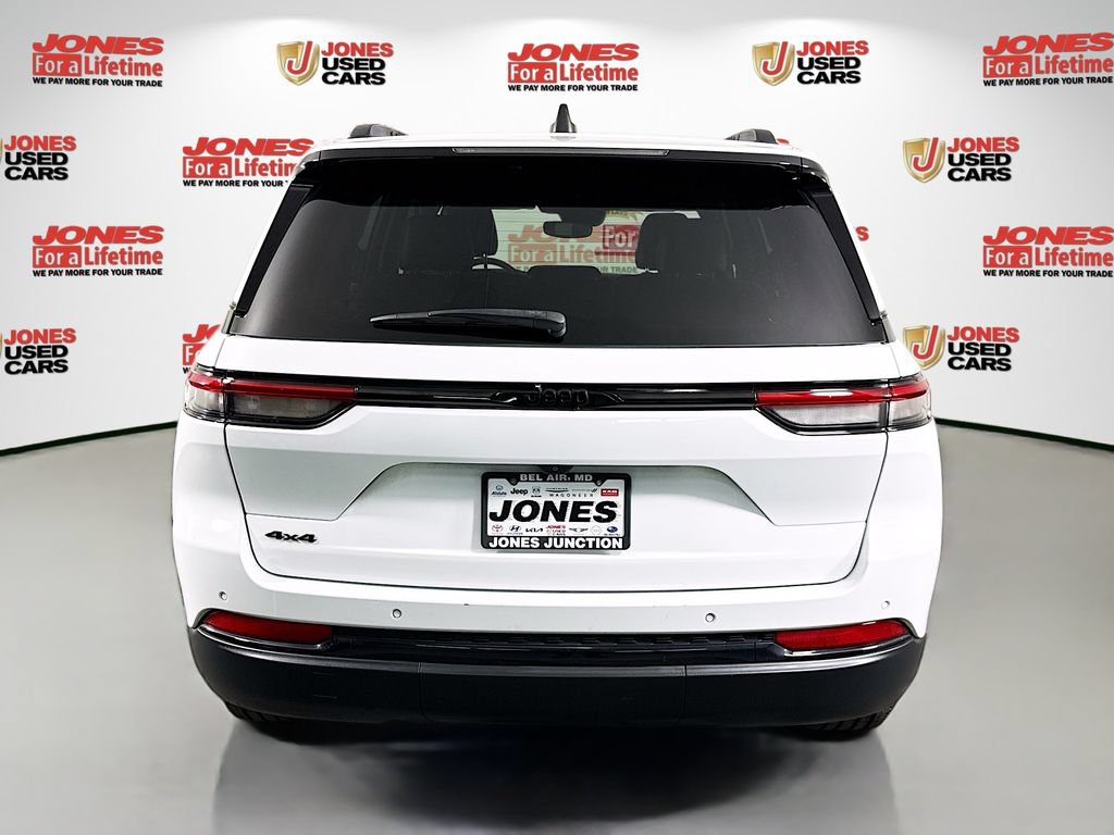 Used 2023 Jeep Grand Cherokee Altitude AWD/4WD image 15