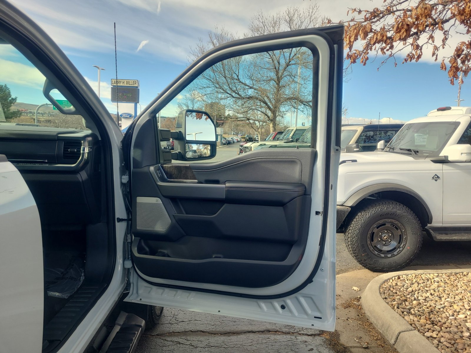 Certified 2025 Ford F350 Lariat w/ Black Appearance Package image 17