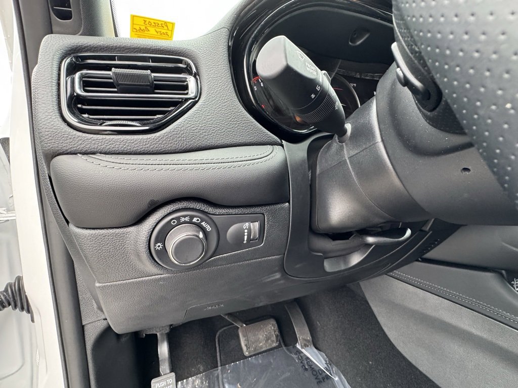 Used 2024 Dodge Durango SXT w/ 3rd Row Seating Group image 24