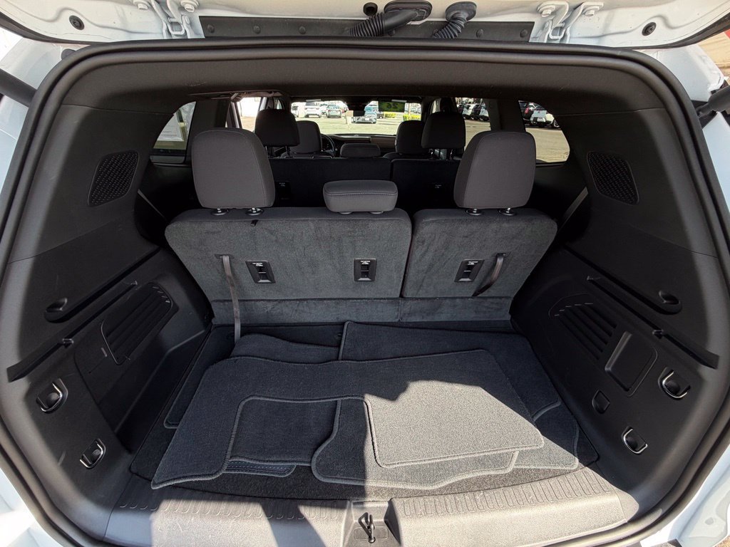 Used 2026 GMC Acadia Elevation FWD image 11