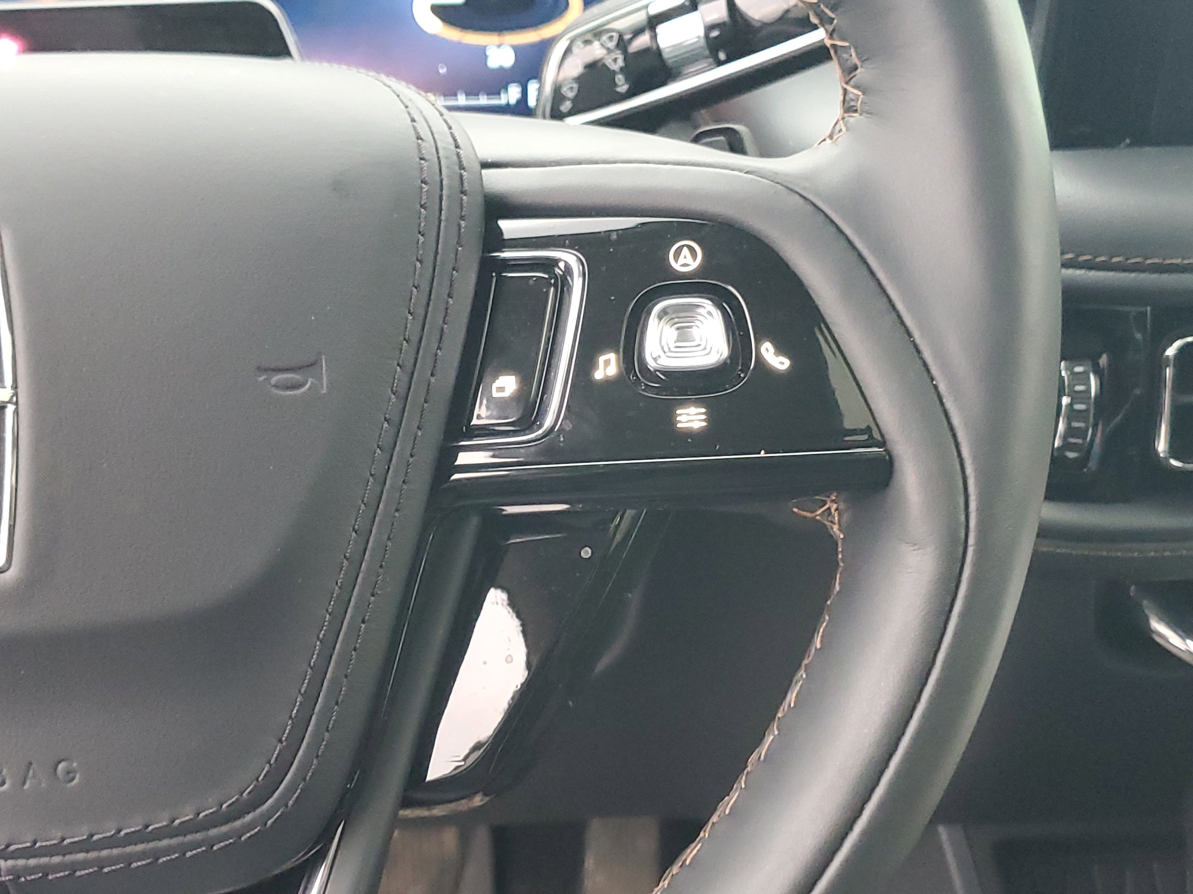 New 2025 Lincoln Aviator AWD w/ Equipment Group 101A image 18