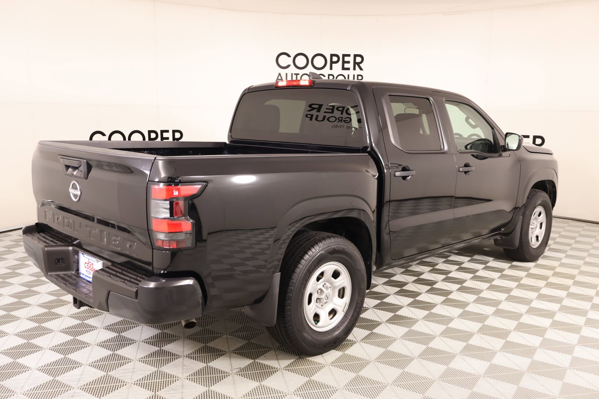 Used 2024 Nissan Frontier S w/ Tow Package RWD image 19