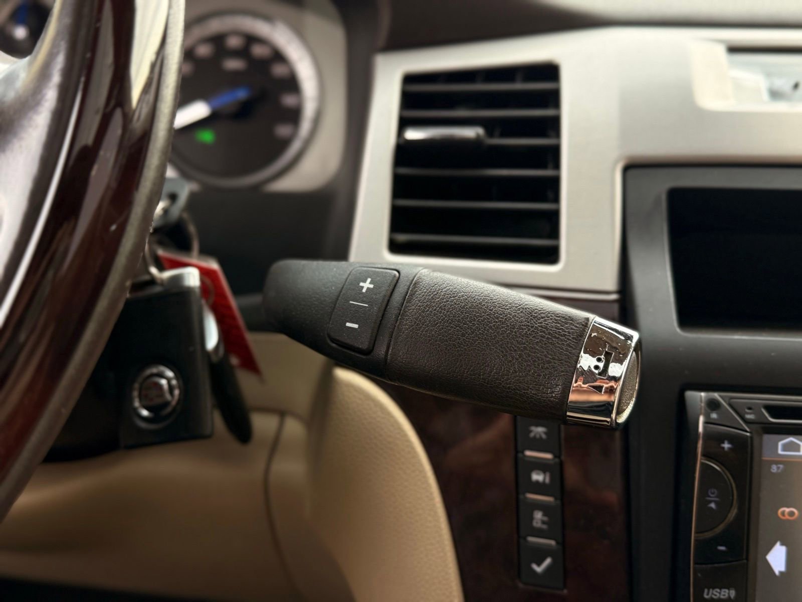 Used 2012 Cadillac Escalade ESV Luxury image 39