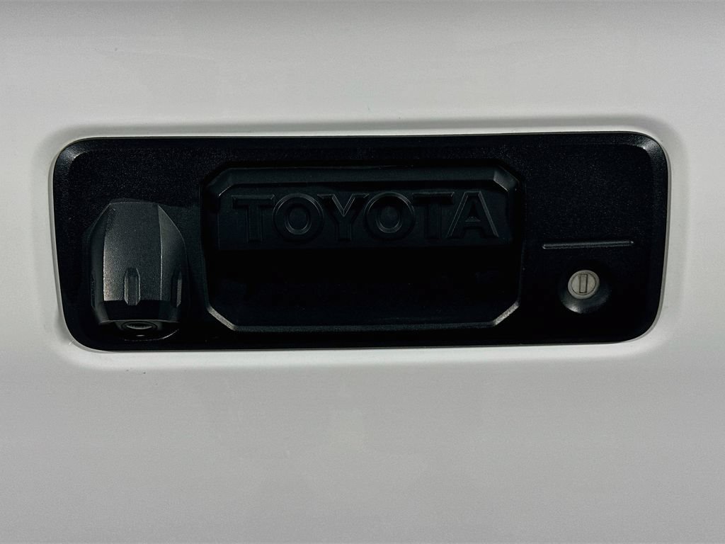 Used 2020 Toyota Tacoma SR5 AWD/4WD image 13