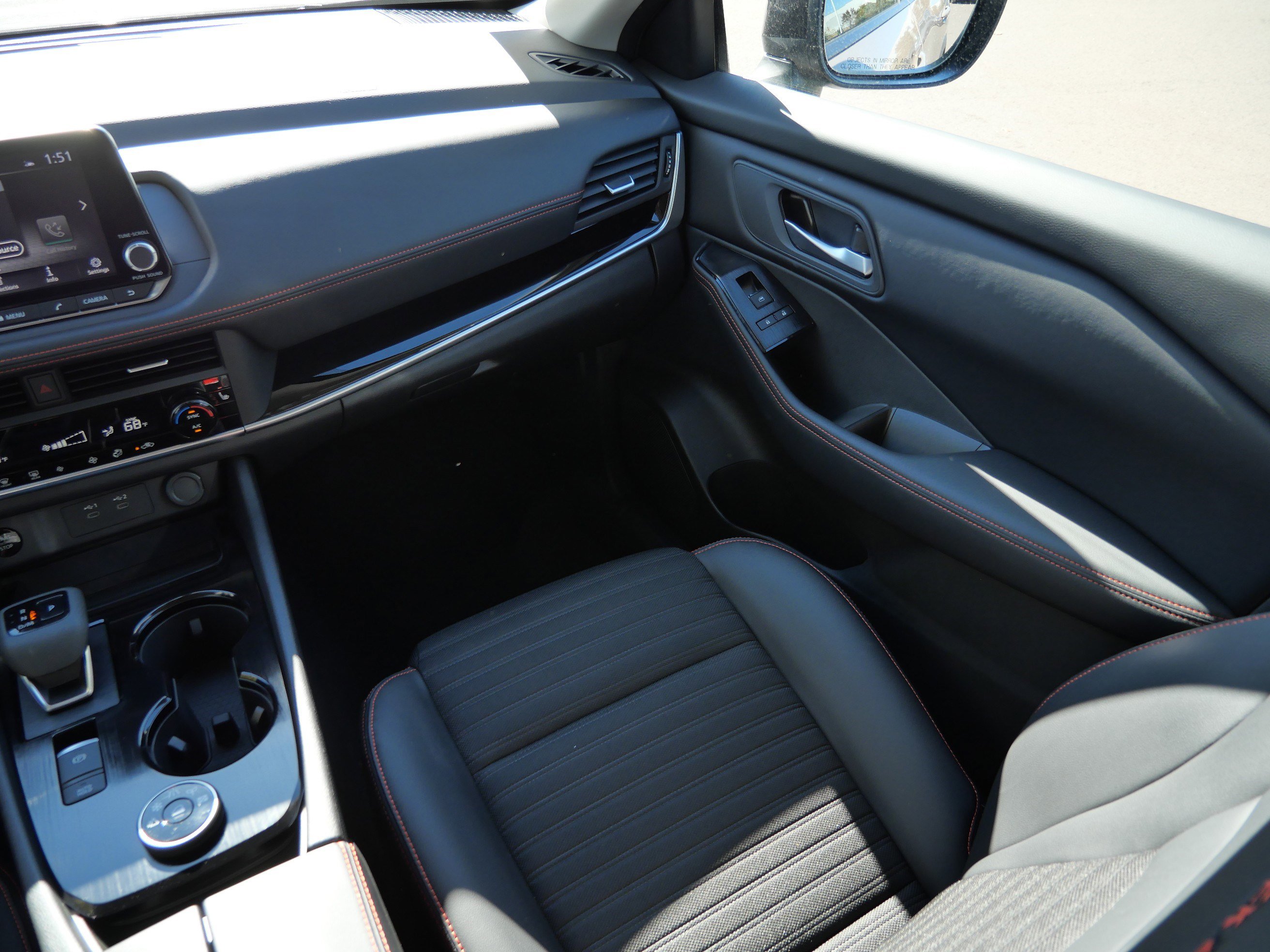 Used 2025 Nissan Rogue SV image 9