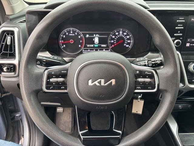 Used 2023 Kia Sorento LX image 16