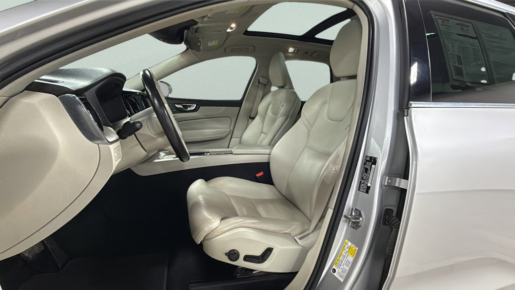 Used 2020 Volvo XC60 T5 Inscription image 16