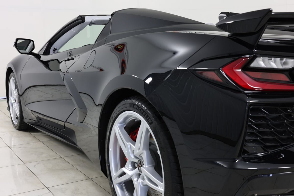 Used 2025 Chevrolet Corvette Stingray Premium Conv w/ Z51 Performance Package RWD image 46