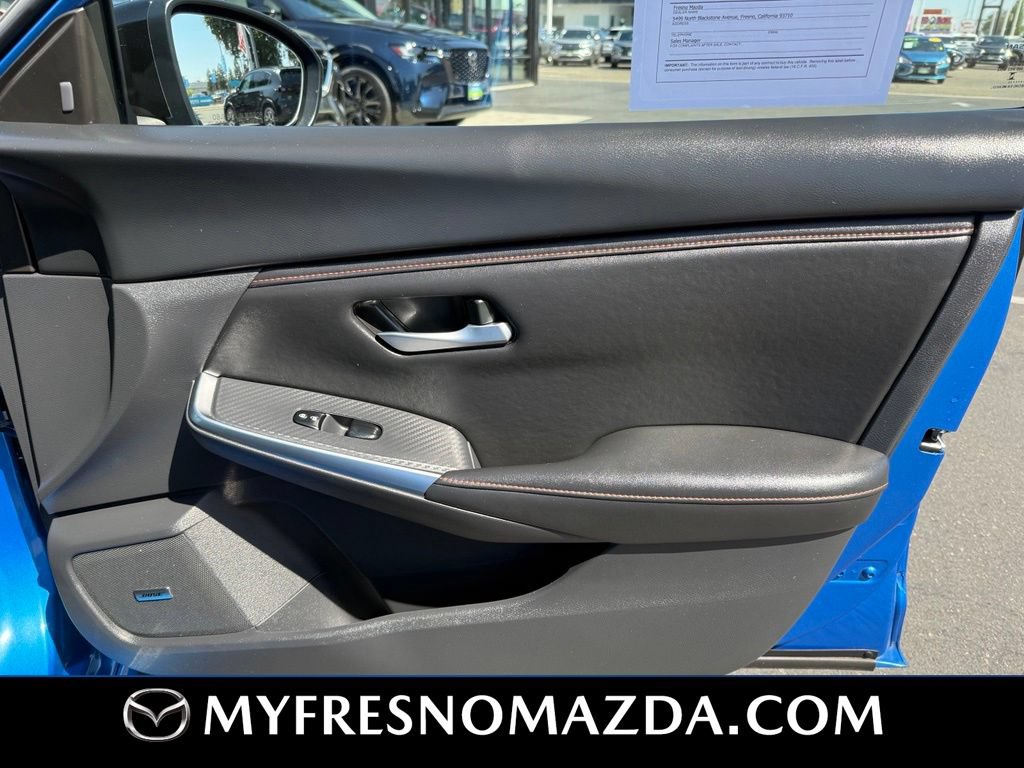 Used 2025 Nissan Sentra SR w/ SR Premium Package FWD image 17