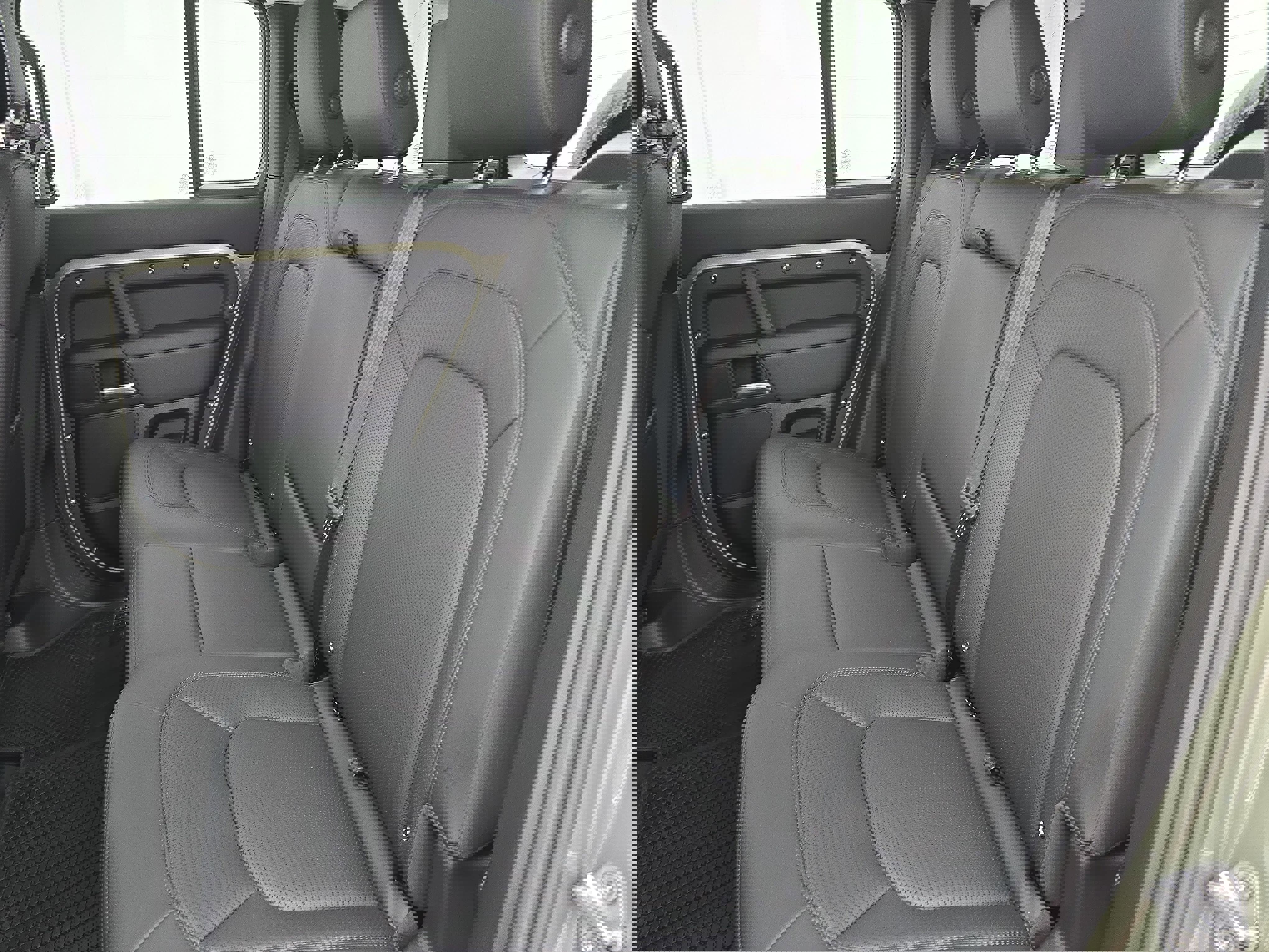 New 2025 Land Rover Defender 110 S image 13