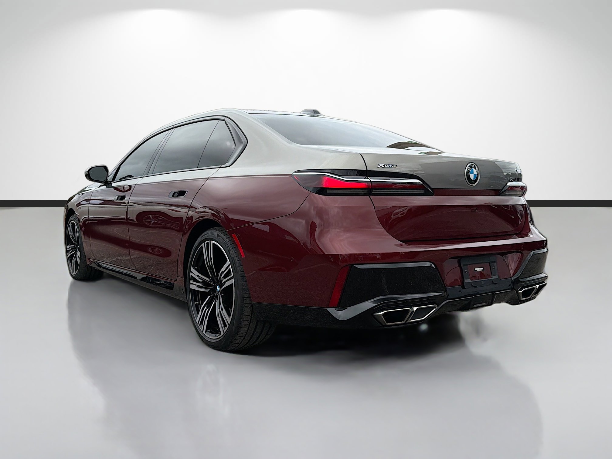 Used 2023 BMW 760i xDrive w/ Executive Package image 5