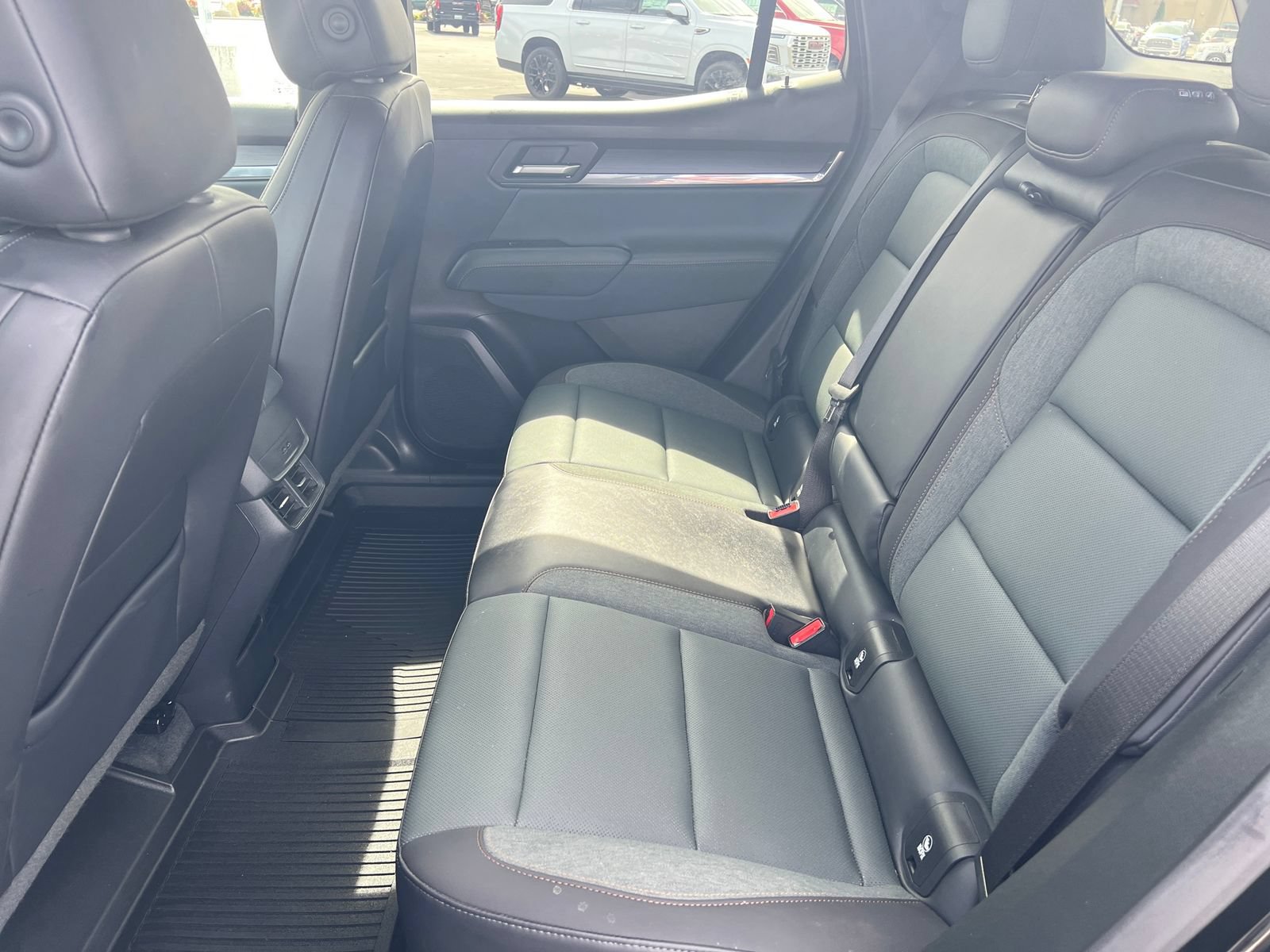New 2026 GMC Terrain AT4 w/ LPO, Black Badging Package AWD/4WD image 24