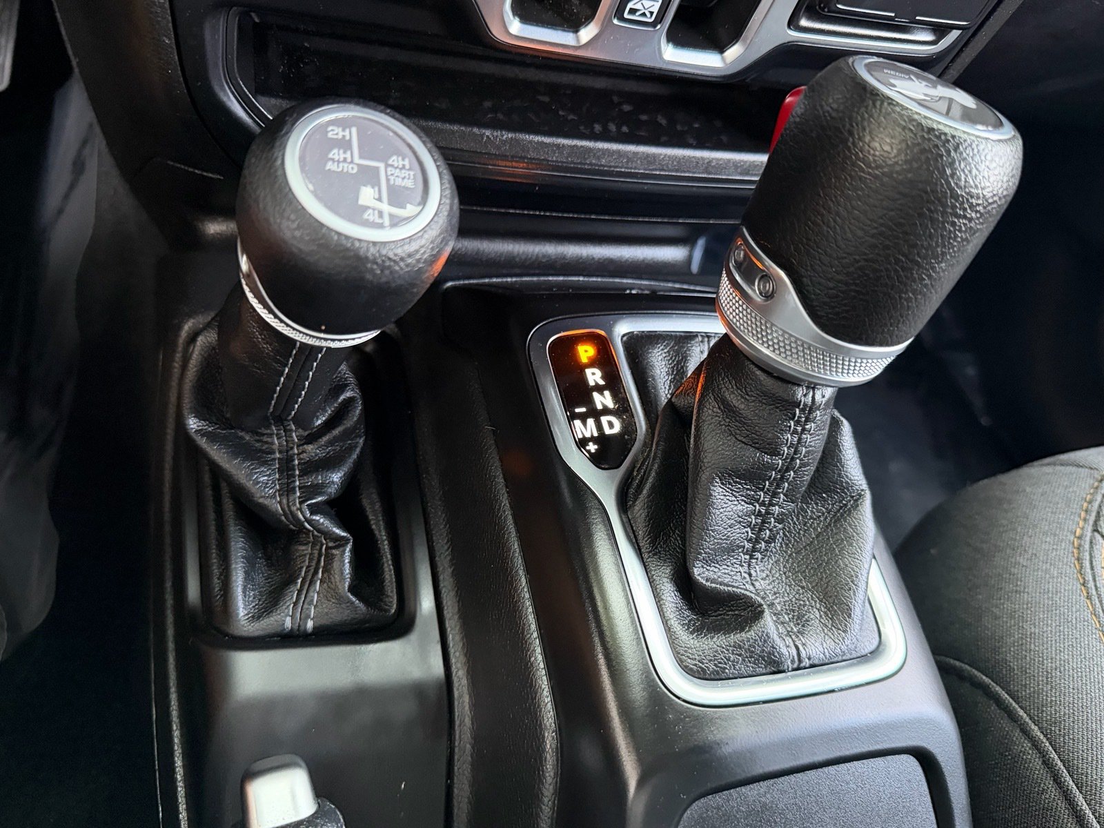 Used 2024 Jeep Wrangler Unlimited w/ Convenience Group AWD/4WD image 25