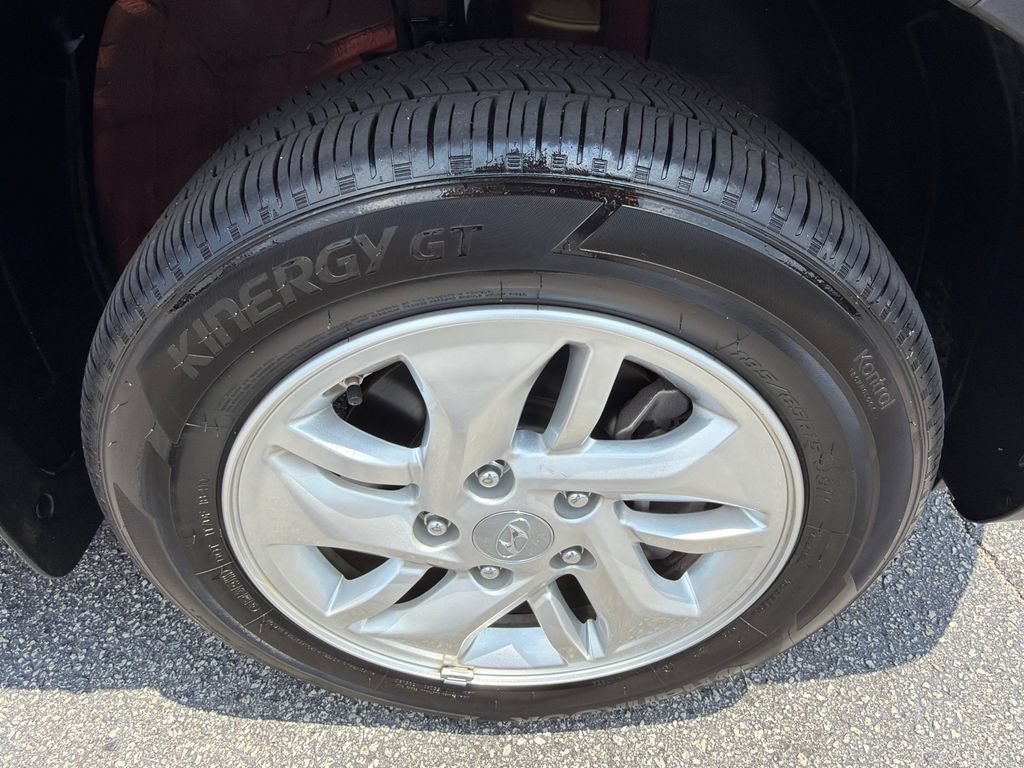 Used 2025 Hyundai Venue SE FWD image 12