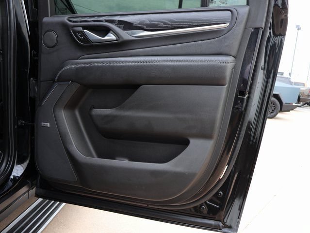 Used 2022 GMC Yukon XL Denali AWD/4WD image 16