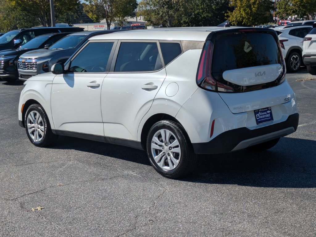 Used 2023 Kia Soul LX FWD image 6