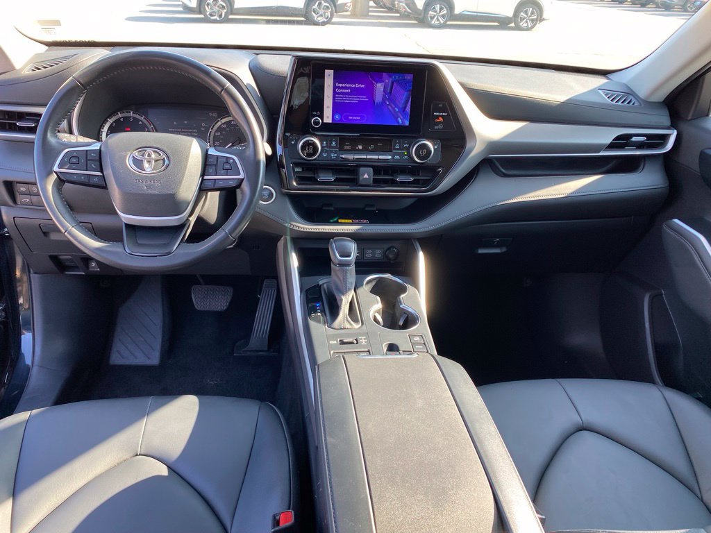 Used 2025 Toyota Highlander XLE AWD/4WD image 31