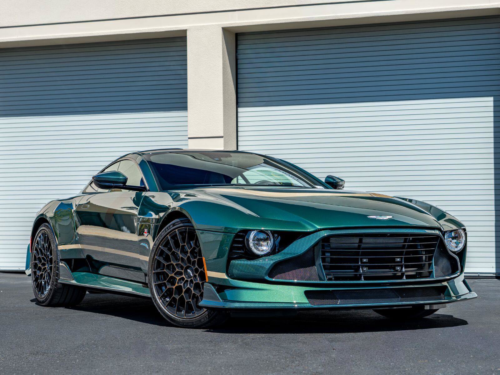 Used 2024 Aston Martin Valour RWD image 9