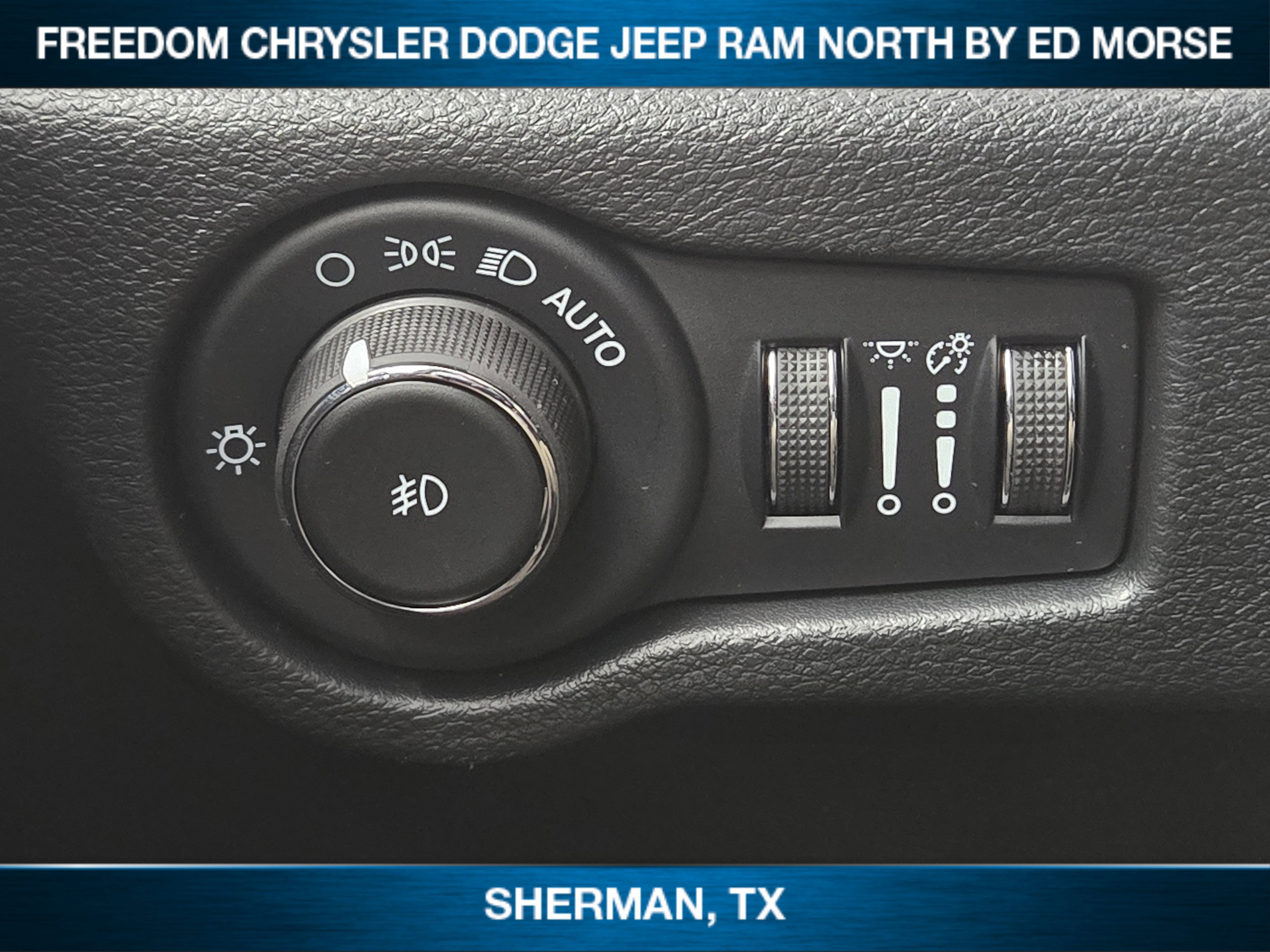 New 2026 Chrysler Pacifica Select image 16