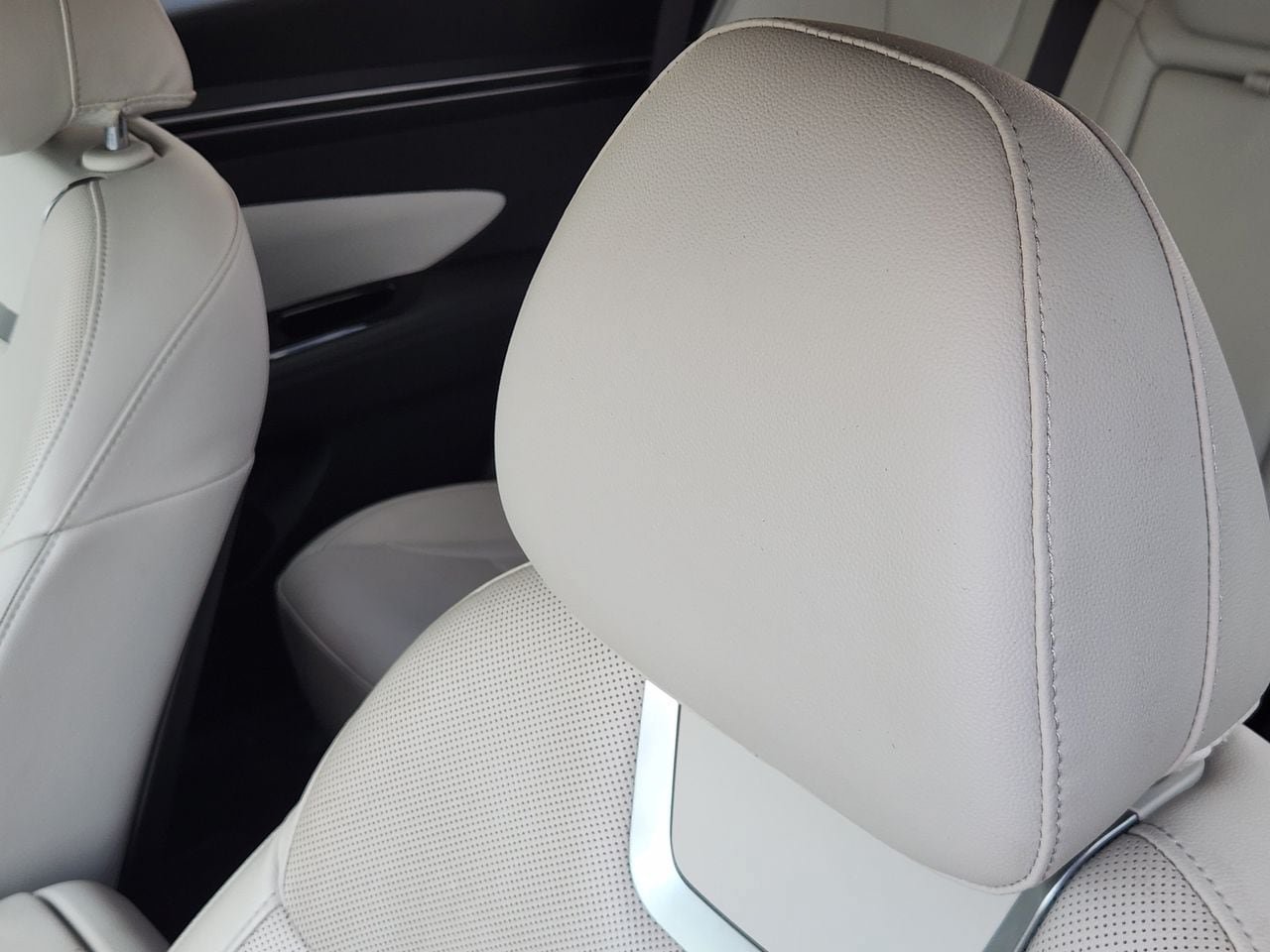 Used 2022 Hyundai Tucson SEL w/ Convenience + Premium Package FWD image 11