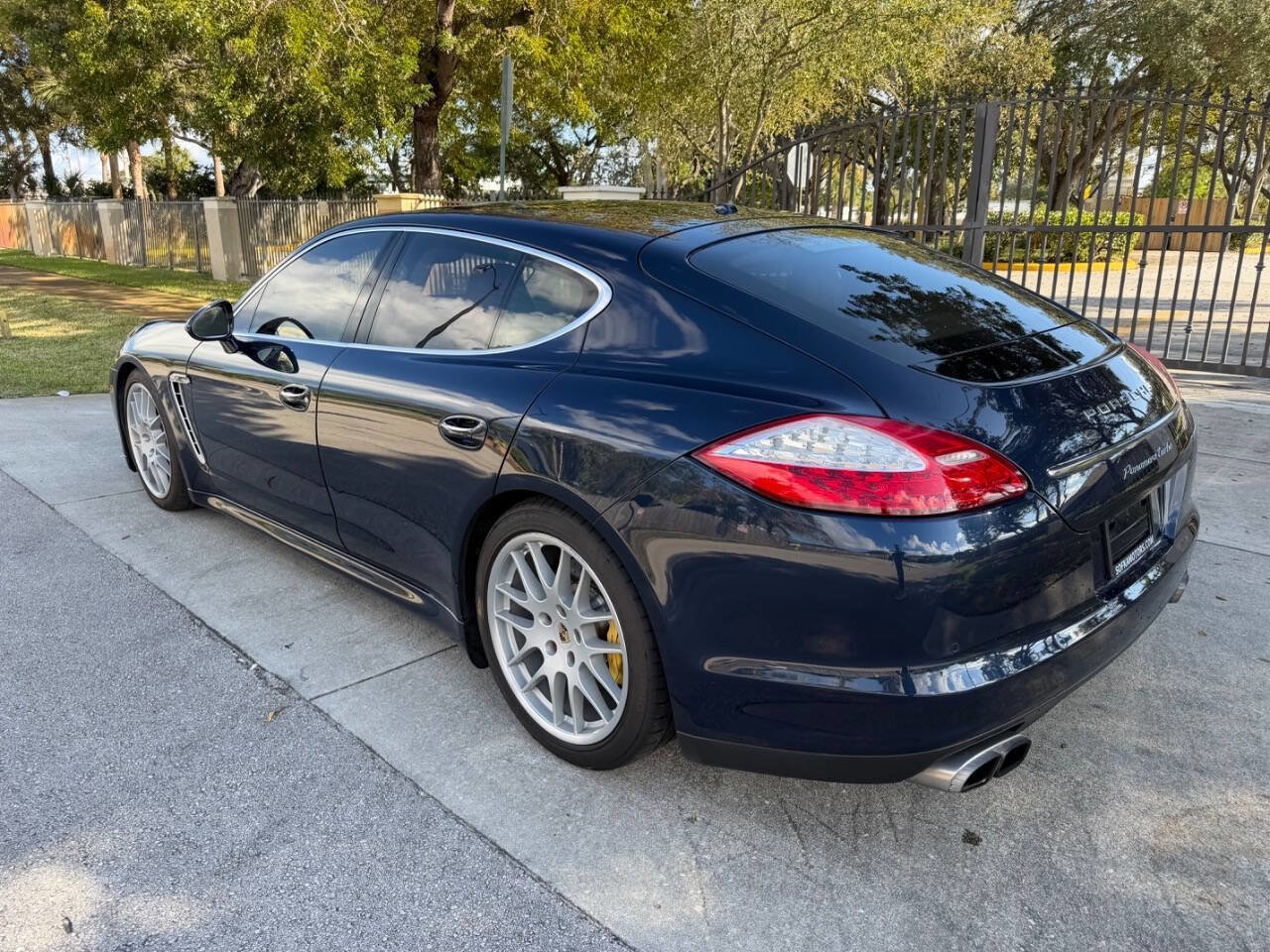 Used 2010 Porsche Panamera Turbo image 12