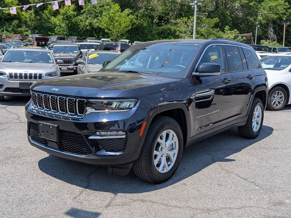 Used 2023 Jeep Grand Cherokee Limited AWD/4WD image 2