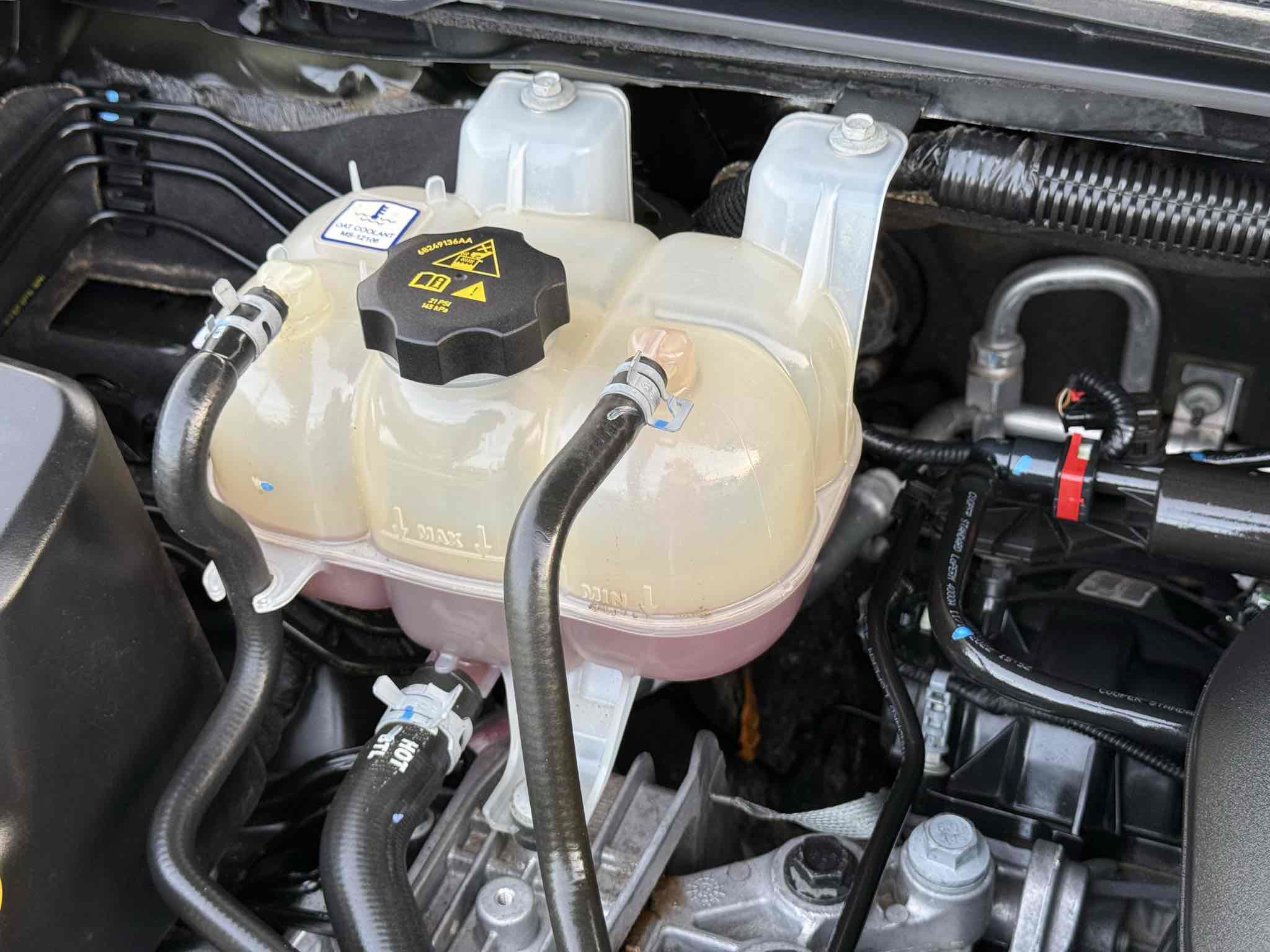 Used 2023 Chrysler Voyager LX image 78