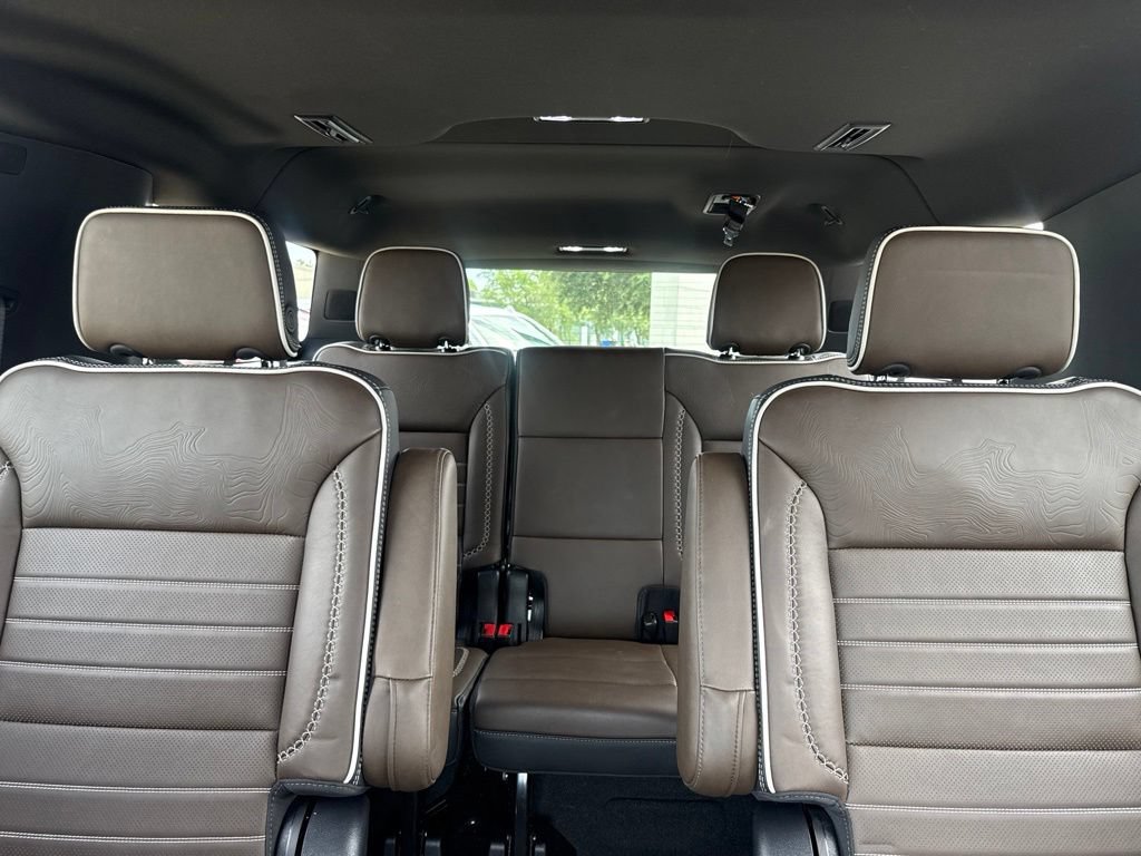 Used 2025 GMC Yukon XL Denali Ultimate AWD/4WD image 10