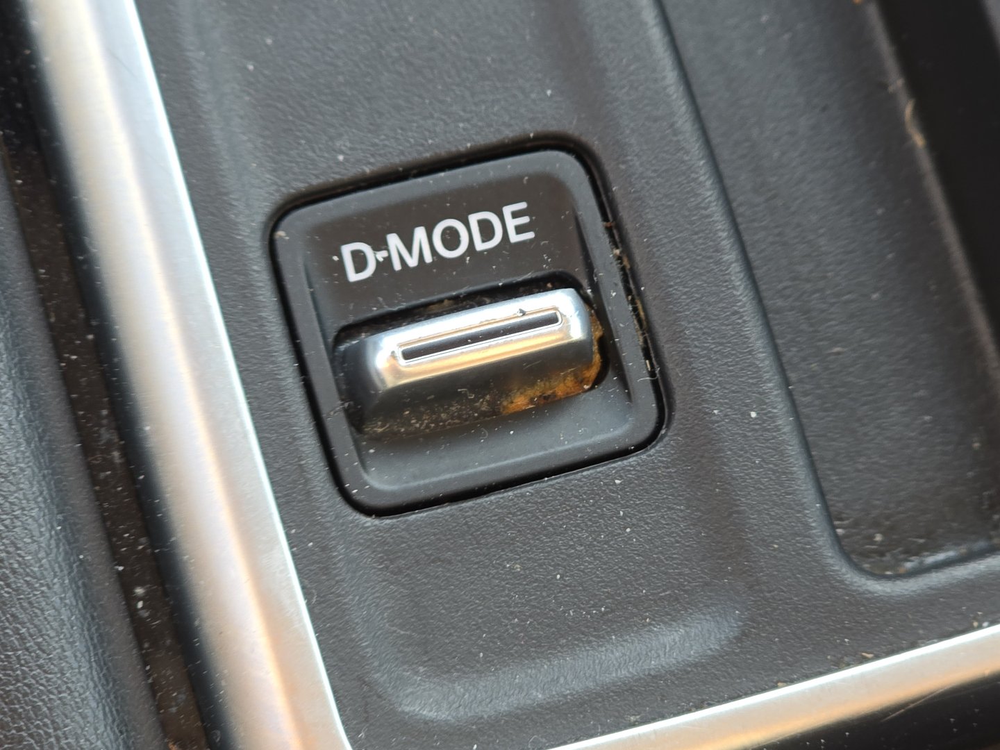 Used 2025 Nissan Pathfinder SV FWD image 12