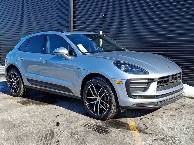 Certified 2025 Porsche Macan AWD/4WD image 9