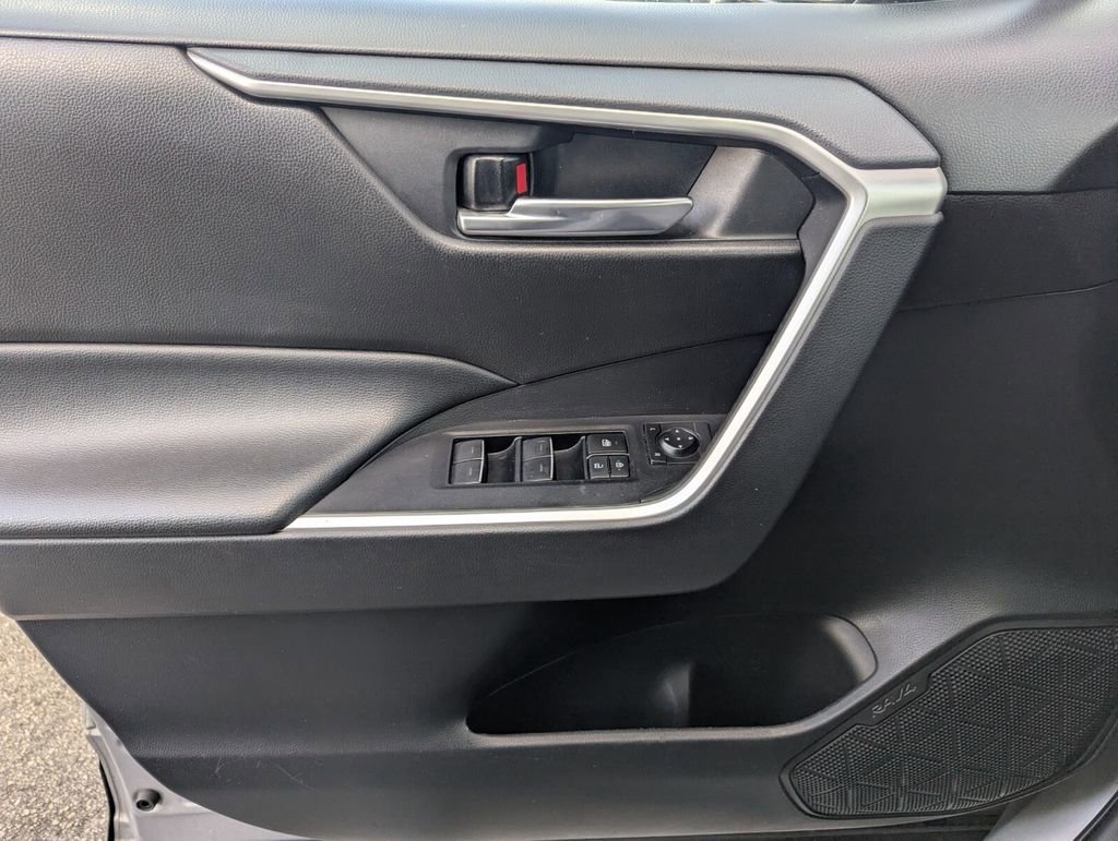 Used 2022 Toyota RAV4 XLE w/ Convenience Package image 25