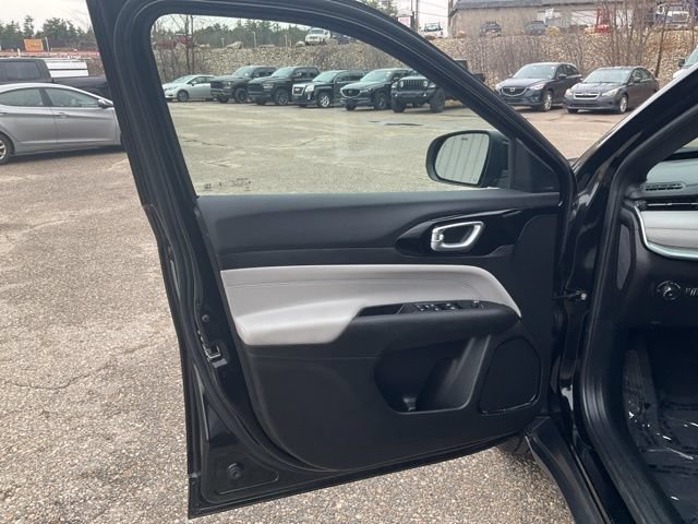 Used 2025 Jeep Compass Limited AWD/4WD image 36