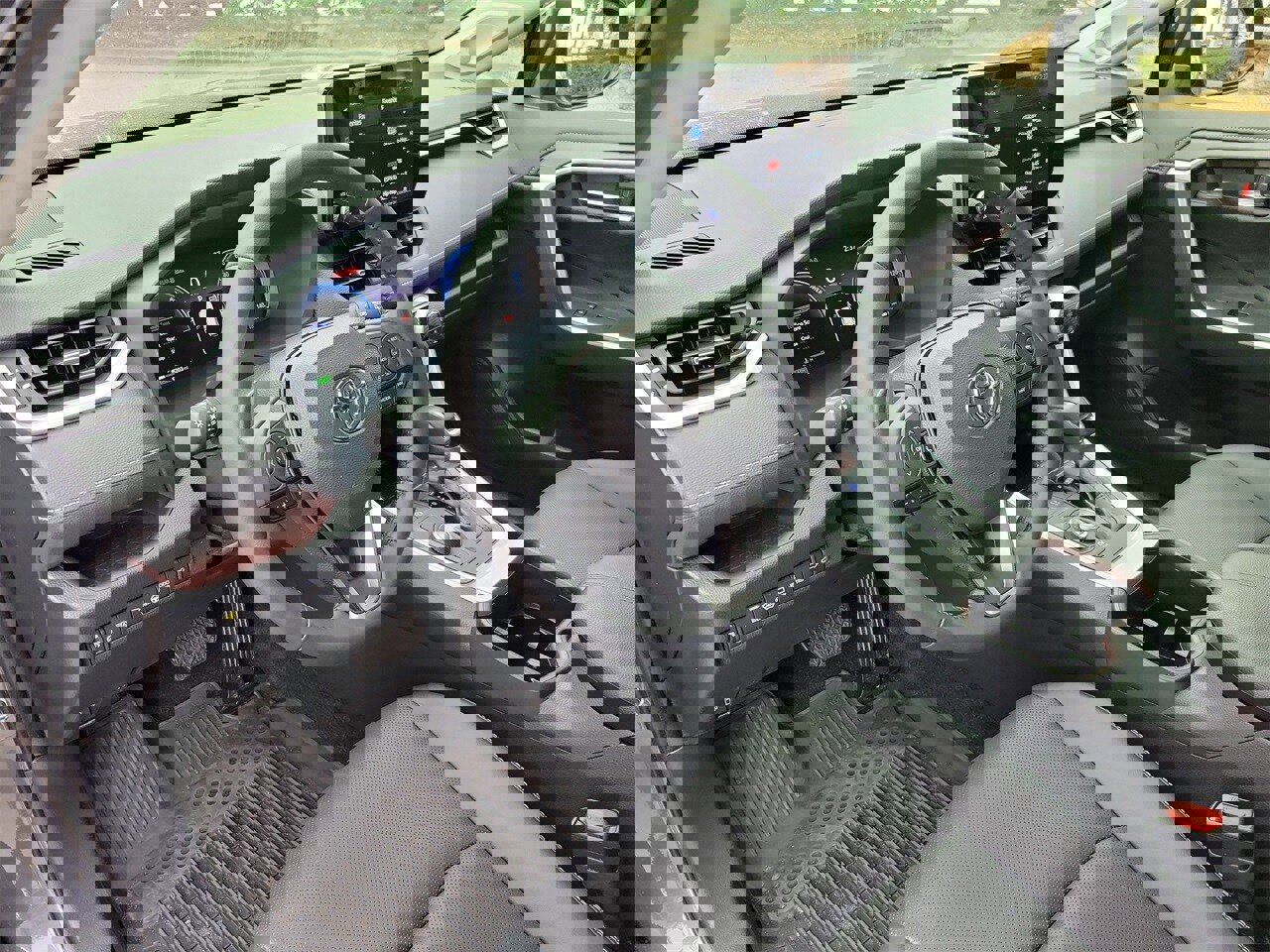 Used 2025 Toyota RAV4 Limited image 16