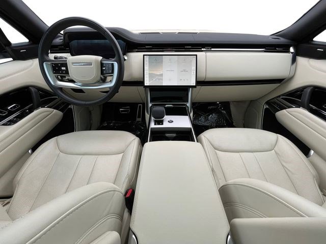 Used 2025 Land Rover Range Rover SE AWD/4WD image 13