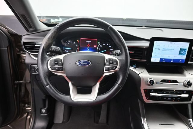 Used 2021 Ford Explorer XLT w/ Equipment Group 202A AWD/4WD image 11
