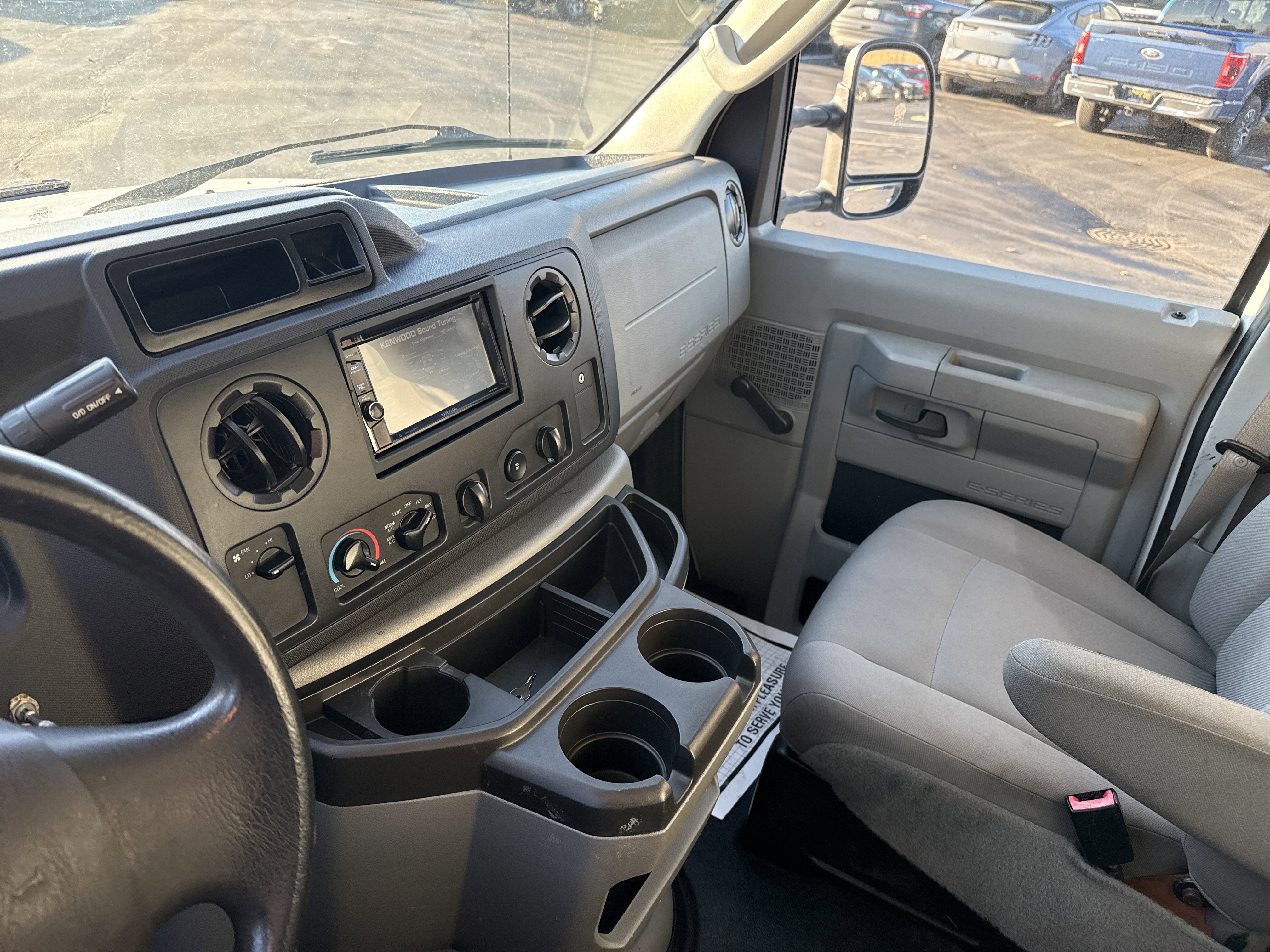 Used 2014 Ford E-250 and Econoline 250 image 17