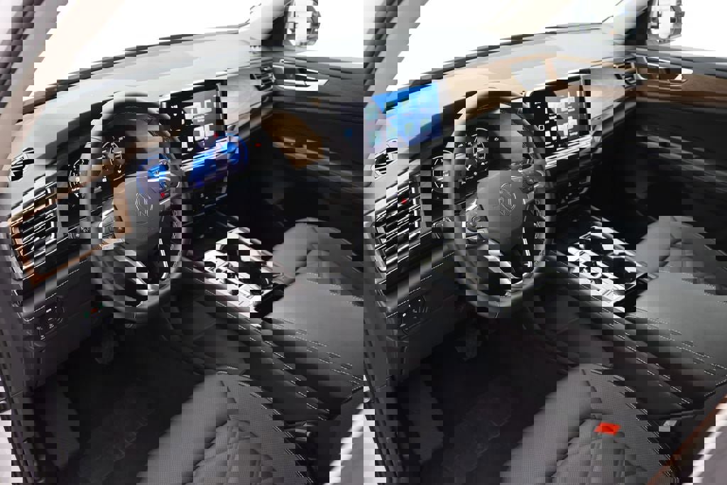 Used 2025 Volkswagen Atlas SE image 15