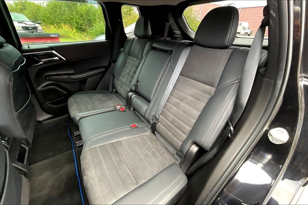 Used 2023 Mitsubishi Outlander SE image 24