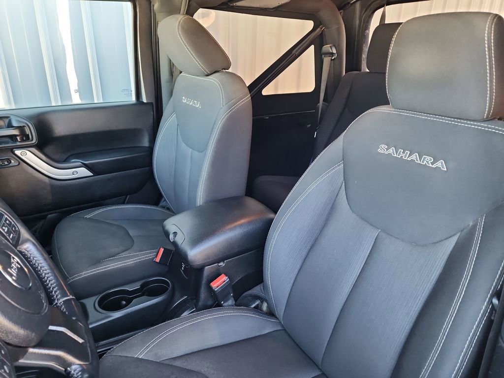 Used 2017 Jeep Wrangler Sahara w/ Connectivity Group image 15