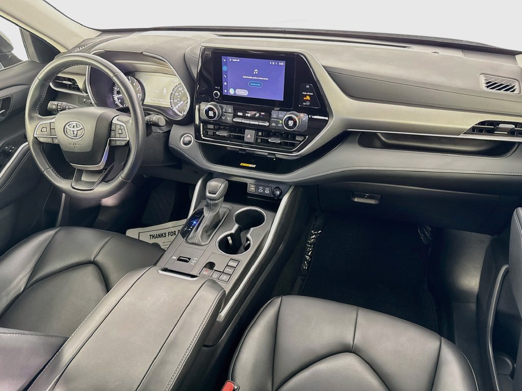 Used 2024 Toyota Highlander XLE FWD image 25