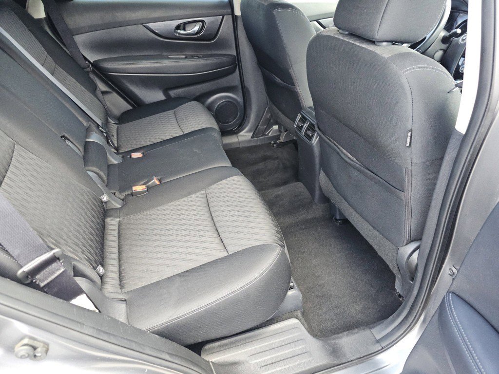 Used 2018 Nissan Rogue SV AWD/4WD image 5