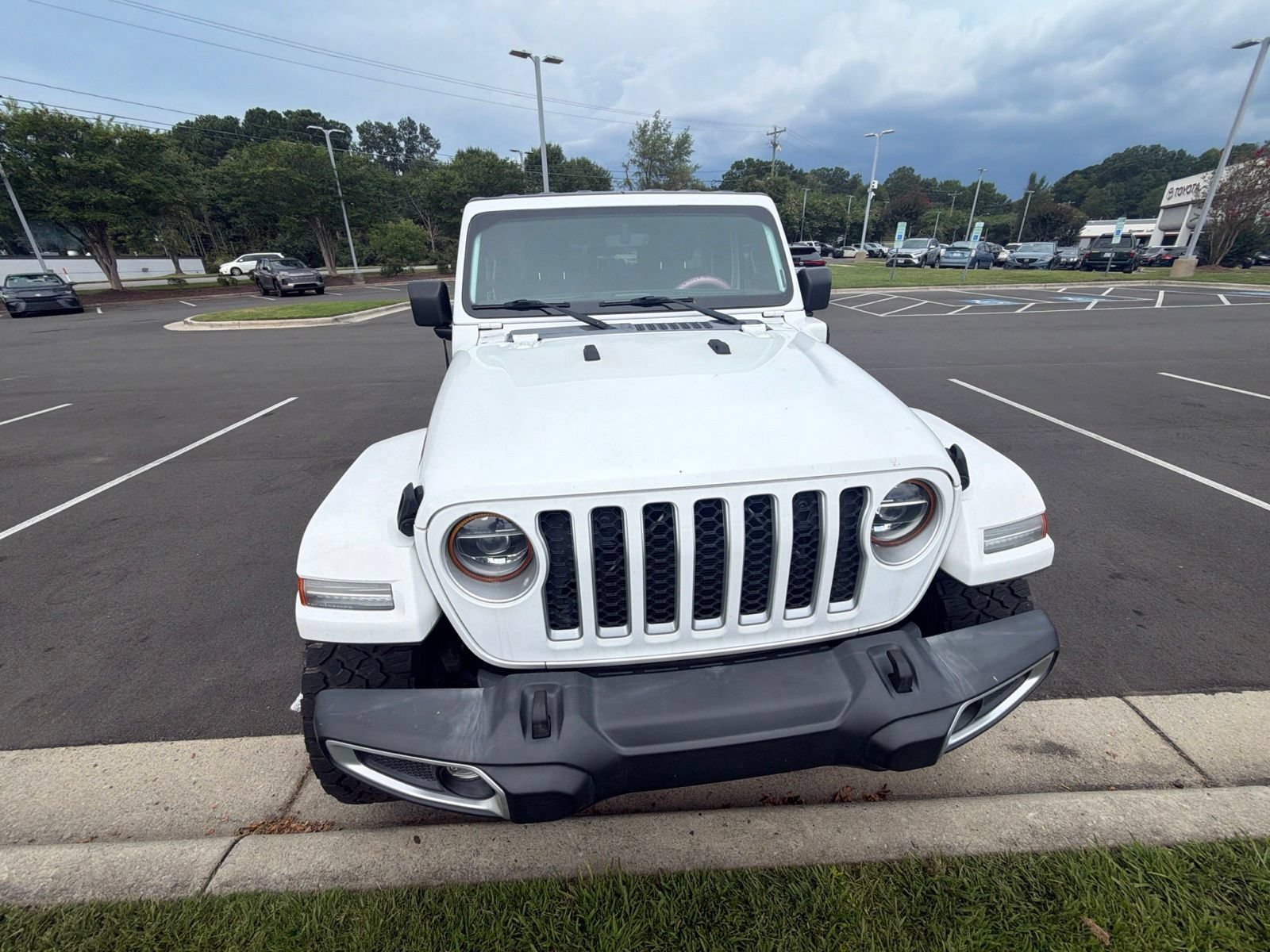 Used 2022 Jeep Wrangler Unlimited Sahara w/ Cold Weather Group AWD/4WD image 8