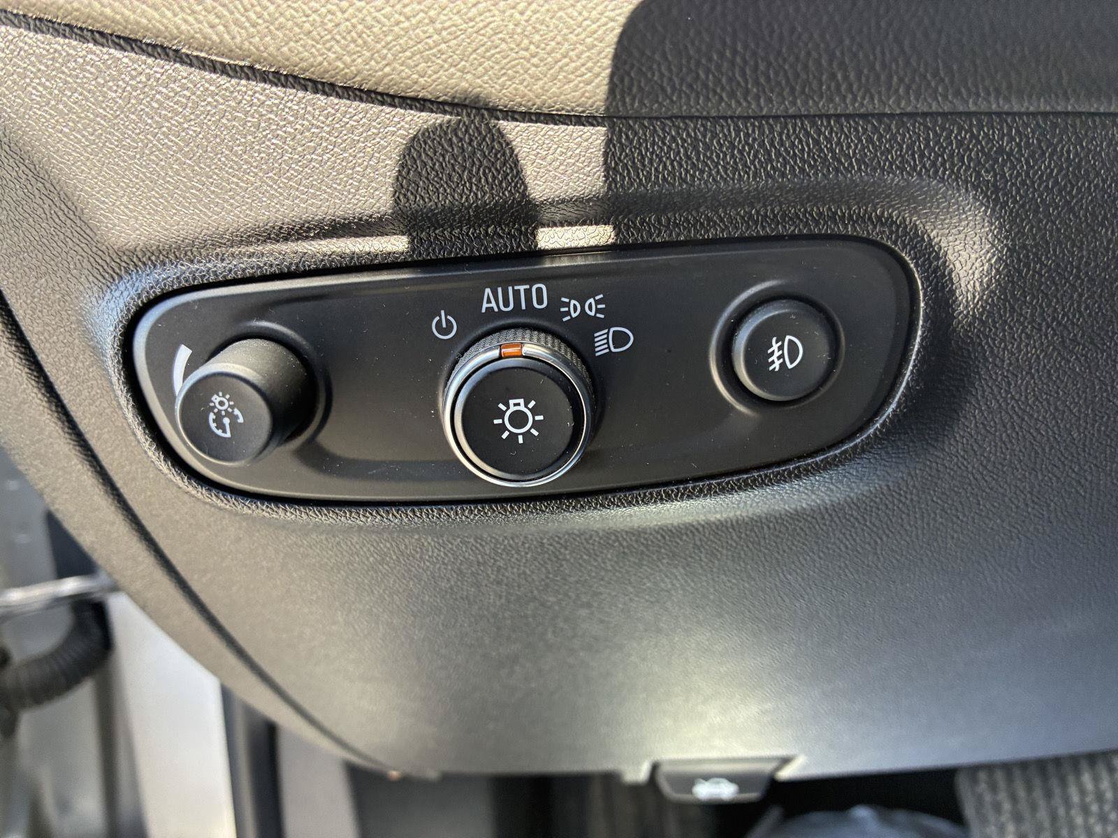 Used 2019 Chevrolet Equinox Premier FWD image 23
