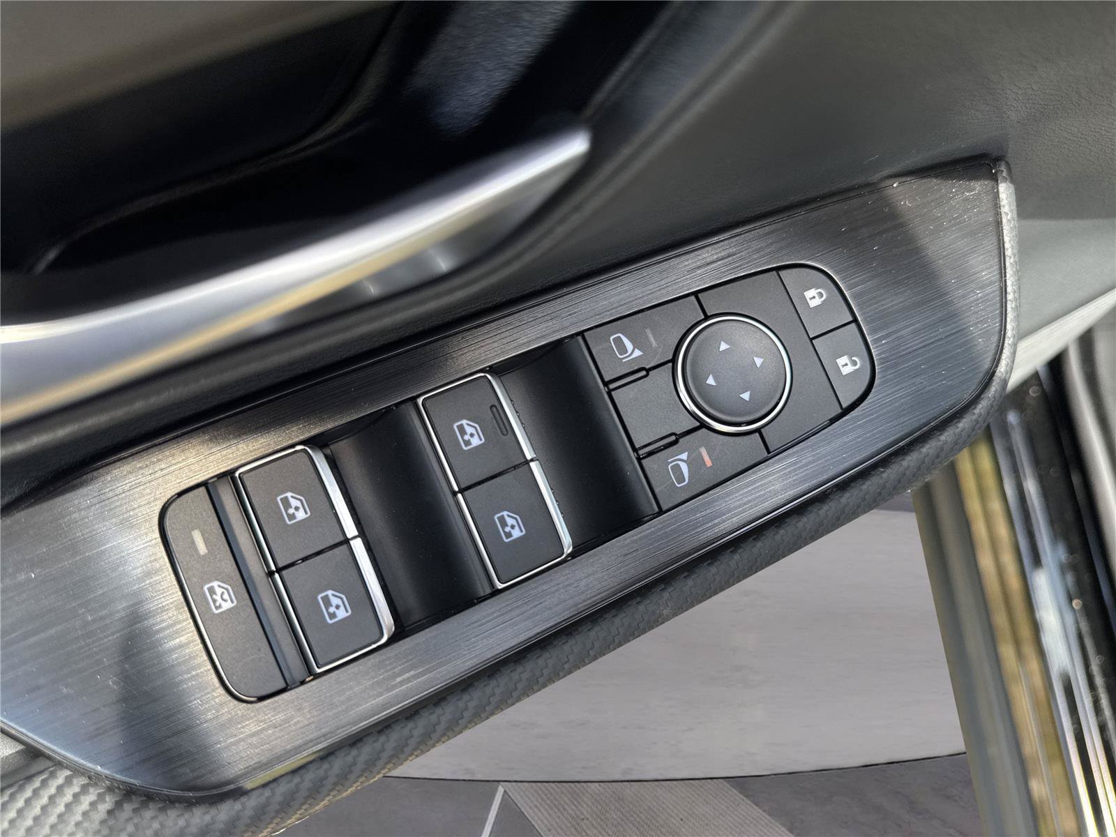 New 2026 Nissan Kicks SR w/ Cold Weather Package AWD/4WD image 18
