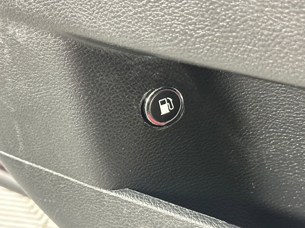 Used 2018 Chrysler 300 Limited w/ Safetytec Plus Group image 20