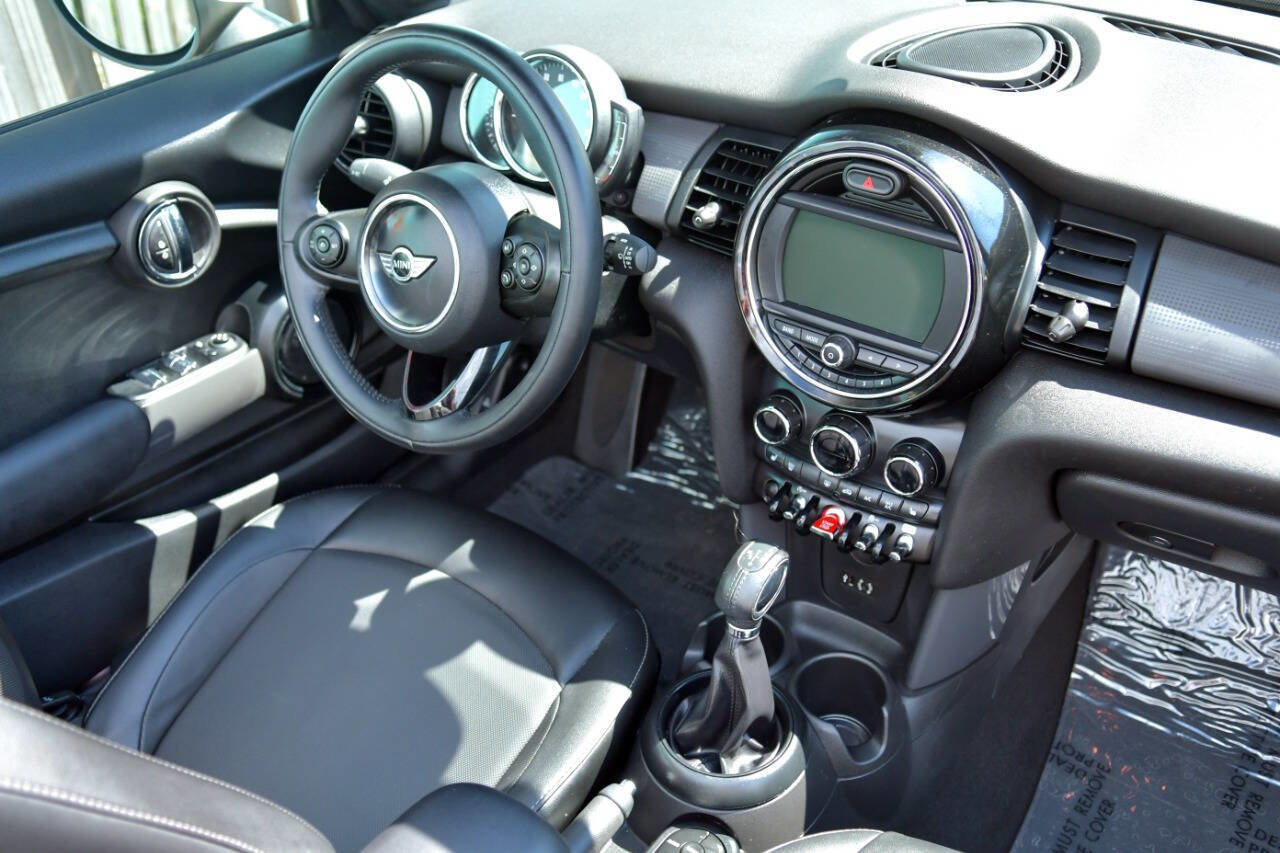 Used 2018 MINI Cooper Cooper 2dr Convertible image 40