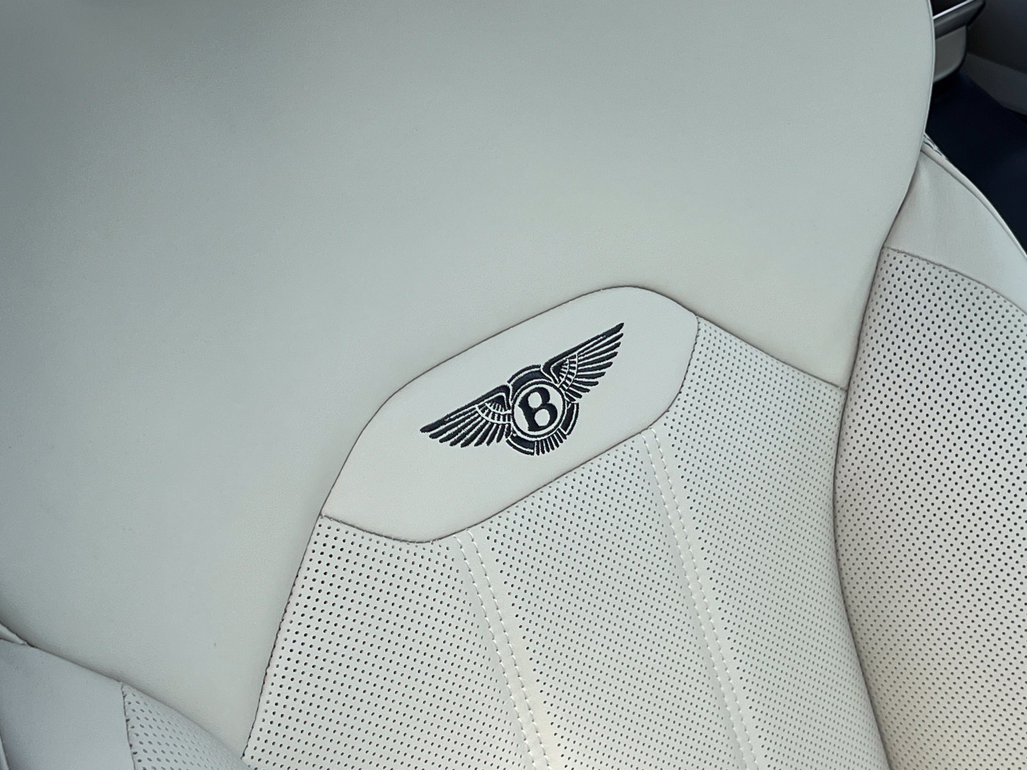 New 2026 Bentley Bentayga Extended Wheelbase AWD/4WD image 45